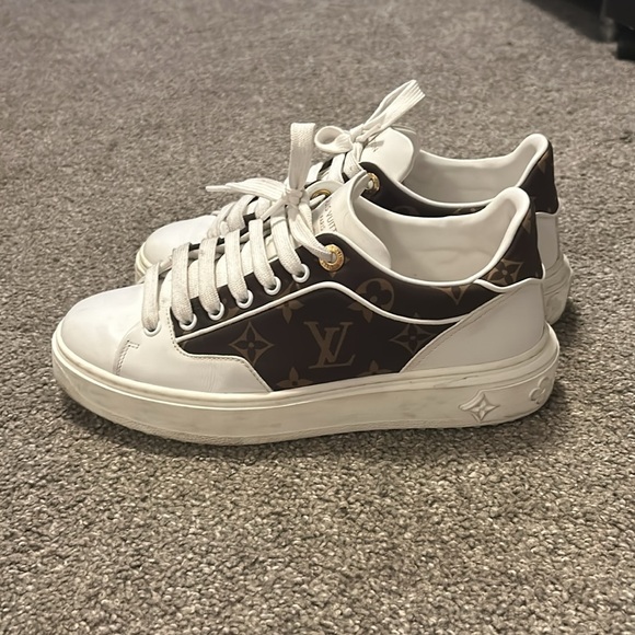 Louis Vuitton Sneakers - Picture 6 of 6